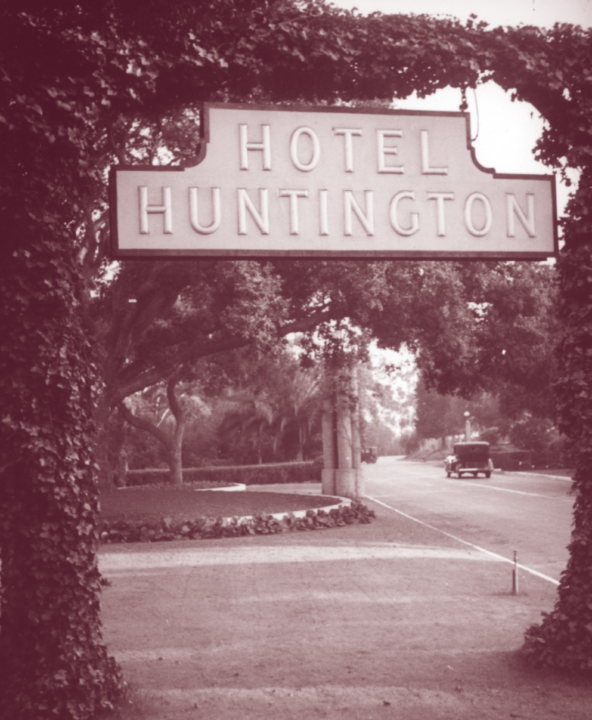 Heritage Hotel Huntington Sign